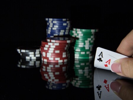 Najbolje poker kombinacije – vodič kroz karte koje donose dobitak