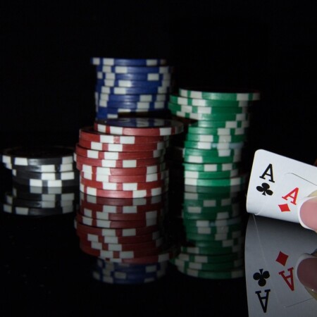 Najbolje poker kombinacije – vodič kroz karte koje donose dobitak