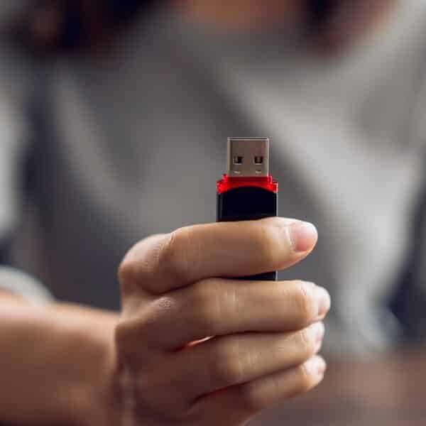 USB u ruci, zašto USB ne prikazuje datoteke