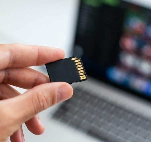 Uspomene s godišnjeg odmora – kako nam SSD diskovi i memorijske kartice mogu pomoći u očuvanju najdragocjenijih uspomena