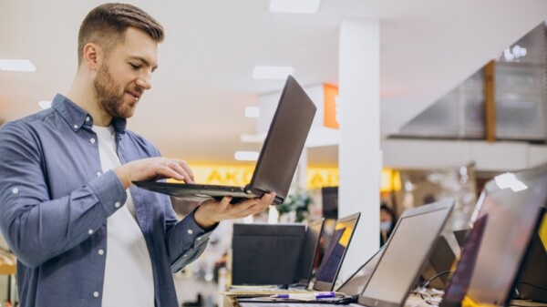 Najbolji jeftini laptopi za poslovnu upotrebu (7 preporuka)