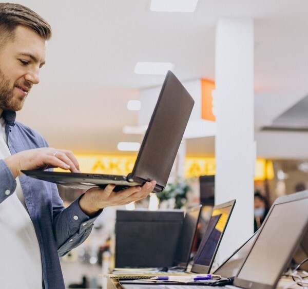 Najbolji jeftini laptopi za poslovnu upotrebu (7 preporuka)