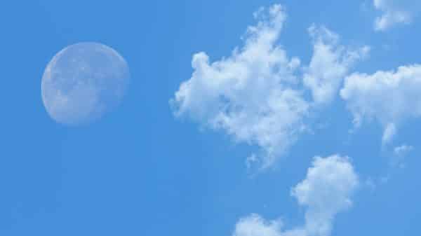 Zašto je Mjesec vidljiv po danu