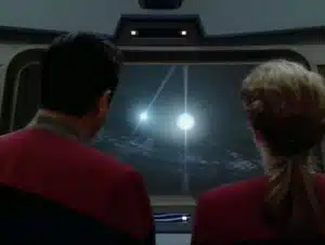 Scena iz Star Trek epizode Scientific Method, neposredno prije negoli će Janeway zapovjediti riskantan let između binarnih pulsara (FOTO: Memory Alpha)