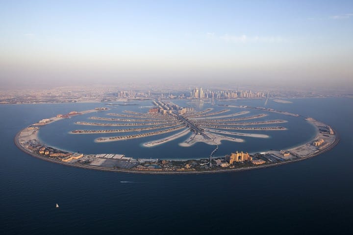 Izgradnja umjetnih tvorevina u Ujedinjenim Arapskim Emiratima postala je uobičajena pojava, a tome svjedoči i najveći umjetni otok na svijetu, Palm Jumeirah u Dubaiju (FOTO: IEEE LCN)