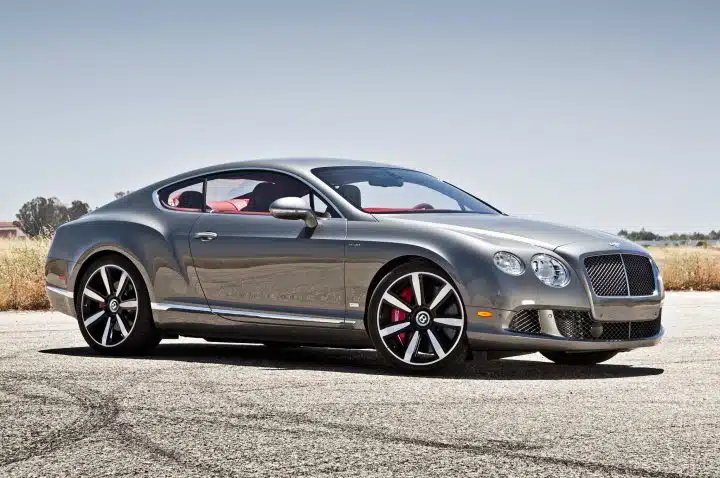 Bentley Continental GT - puno upečatljiviji izbor od Dacie (Credit: motortrend.com)