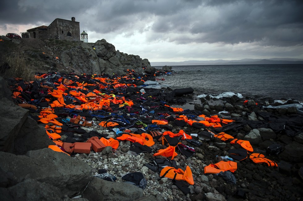 Ova je fotografija - otpaci naplavljeni na plažu grčkog otoka Lezbosa - dobila nagradu Changing Climate Award. Njome se želi povećati svijest o golemom negativnom učinku koje smeće ima po svjetska mora i život u njima. (Credit: Sandra Hoyn)