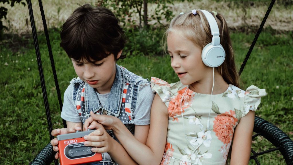 Djeca sve češće gube sluh zbog preglasne glazbe sa slušalica