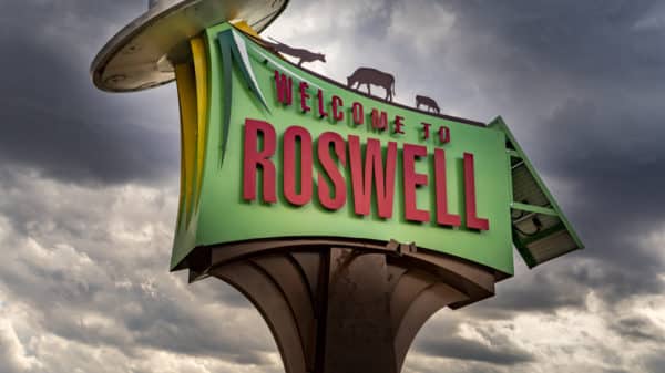 Tabla u Roswellu koja uključuje NLO i vanzemaljce