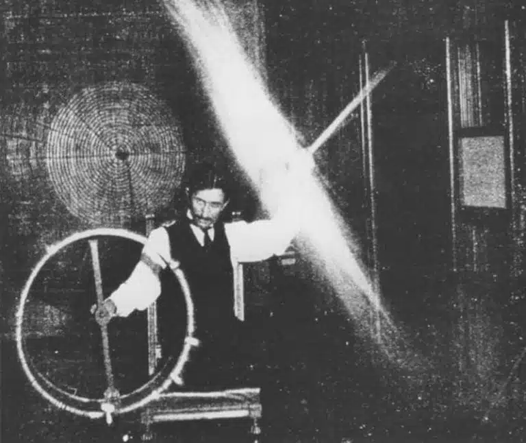 najpoznatiji izumi Nikole Tesle ubrajaju i poznatu "zraku smrti"