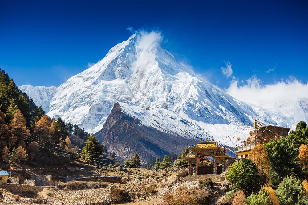 običaji u Nepalu usko su vezani uz prirodni reljef