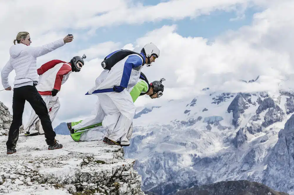ekstremni sportovi poput BASE jumpinga testiraju zakone fizike
