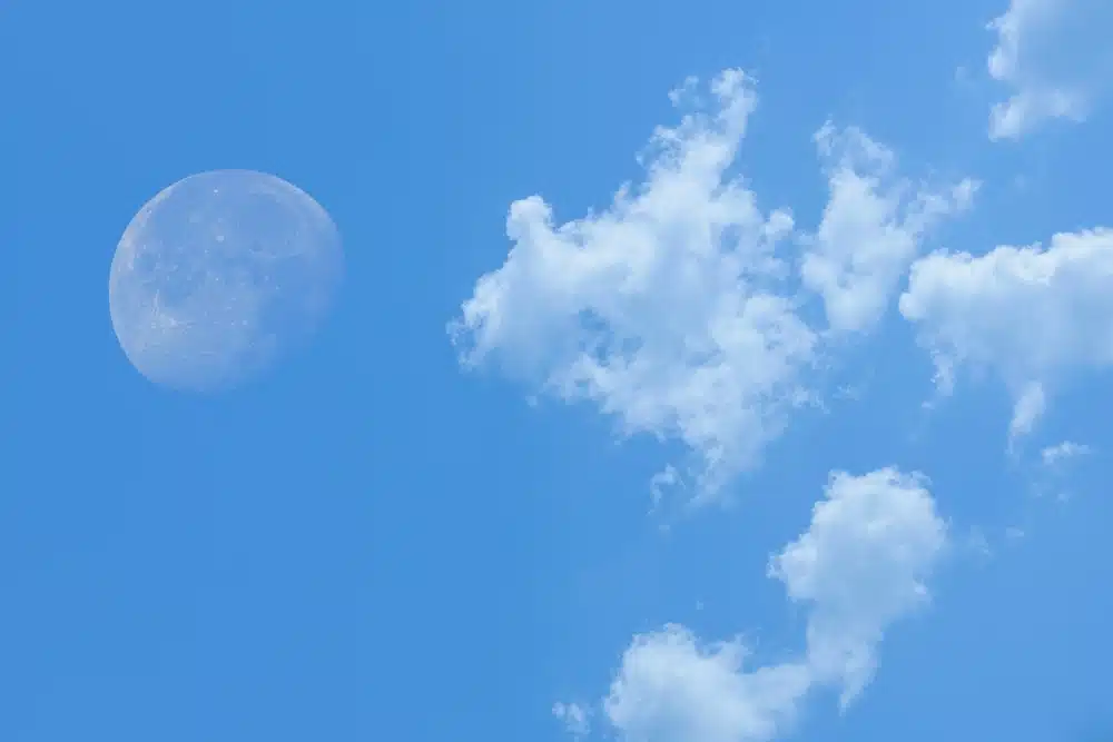Zašto je Mjesec vidljiv po danu