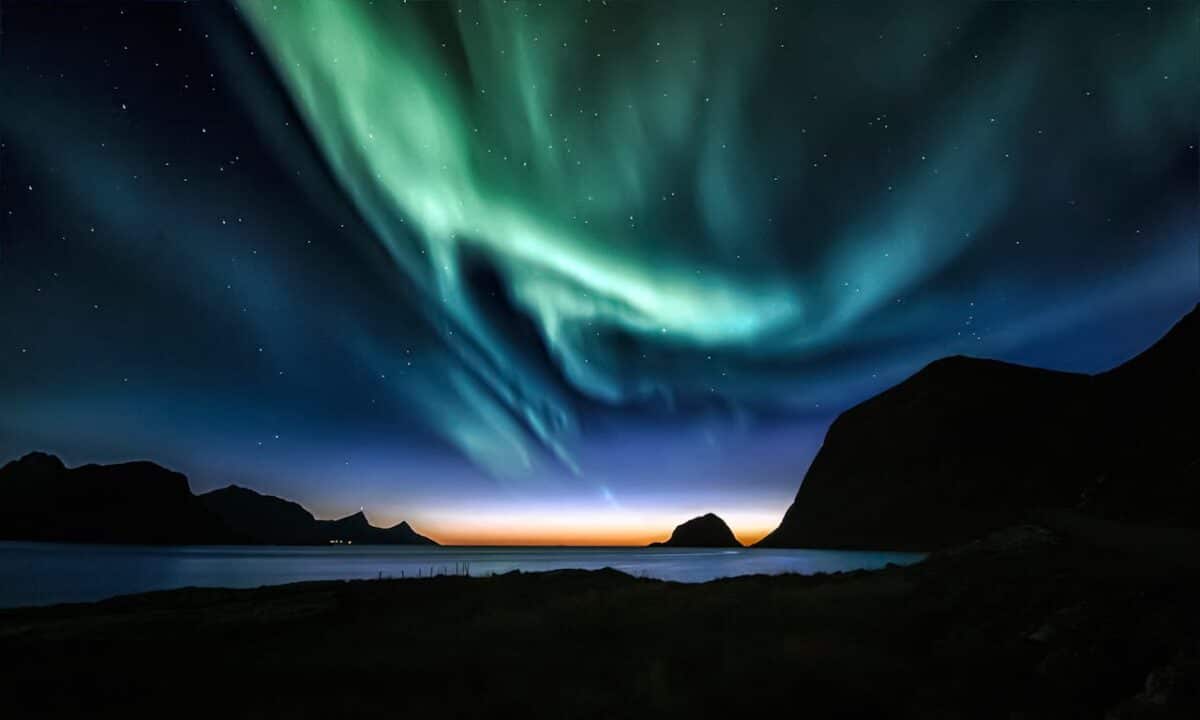 polarna svjetlost na mračnom nebu, aurora borealis