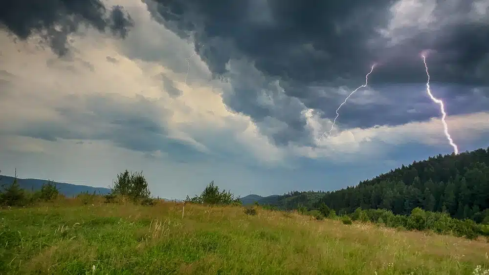 primjer zakona očuvanja energije je grmljavinska oluja